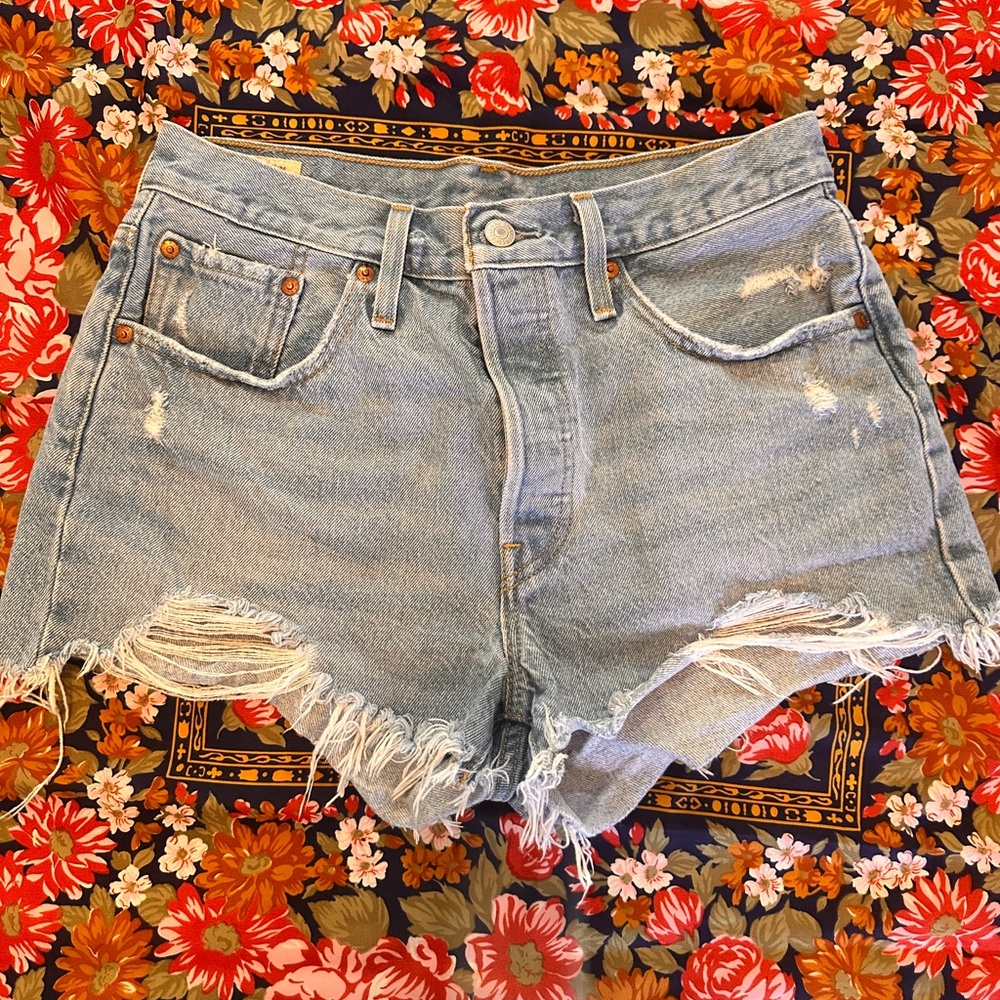 ❤️ Levi’s 501 PREMIUM Jean Shorts in light wash